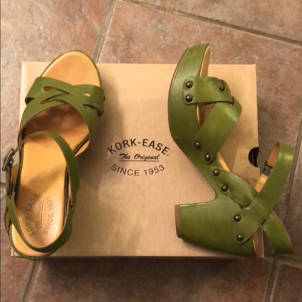 Green platform worn 1x